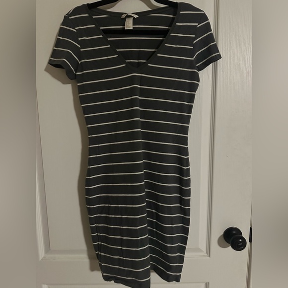 H&M Dresses & Skirts - B2G1FREE  H&M Basic Charcoal and White Striped V Neck T Shirt Dress   Size 5